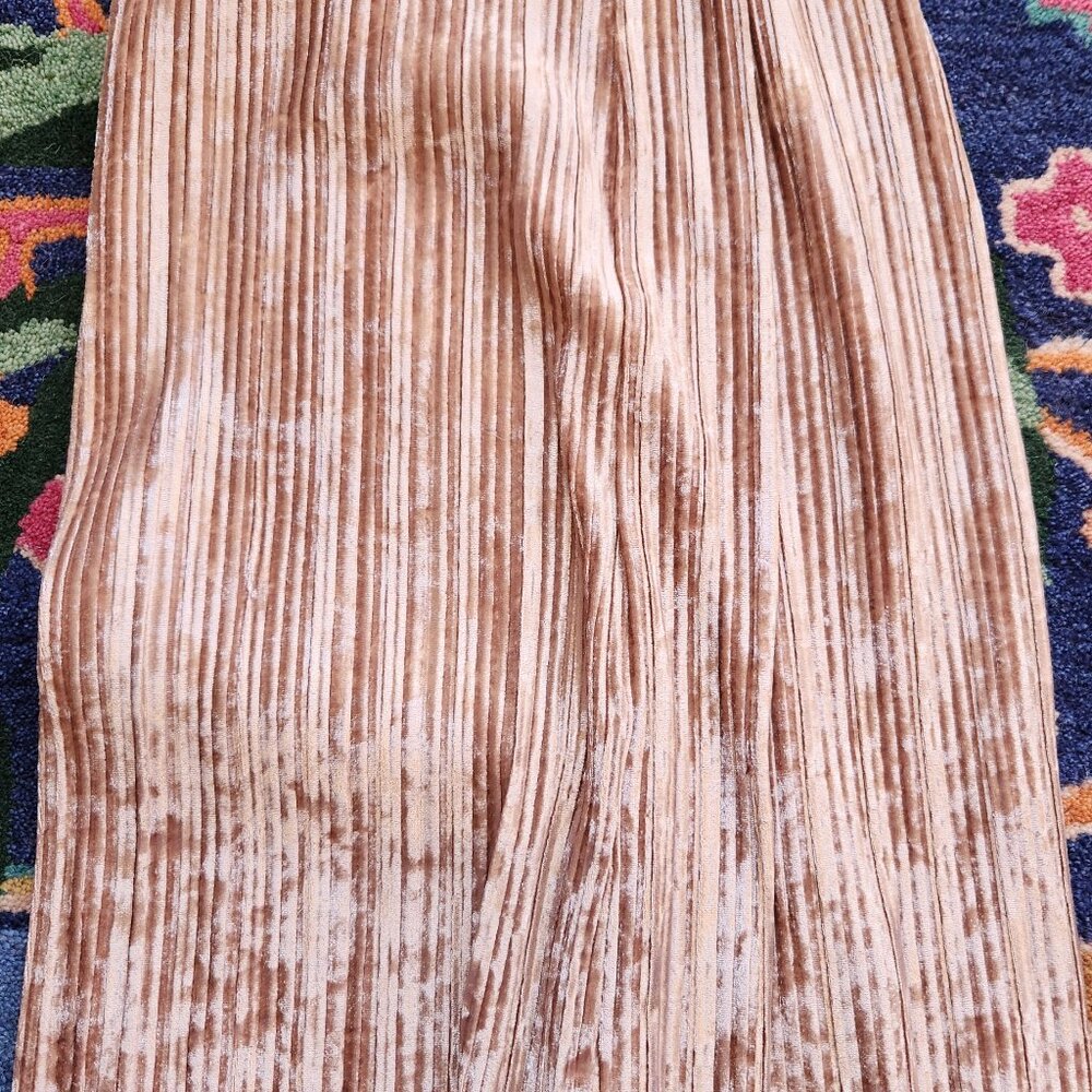Beyond Yoga Uptown pleated midi skirt -M *NWT* - Picture 4 of 5